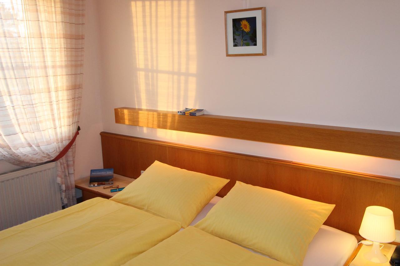 Hotel Pension Leiner Нойзидл ам Зее Екстериор снимка