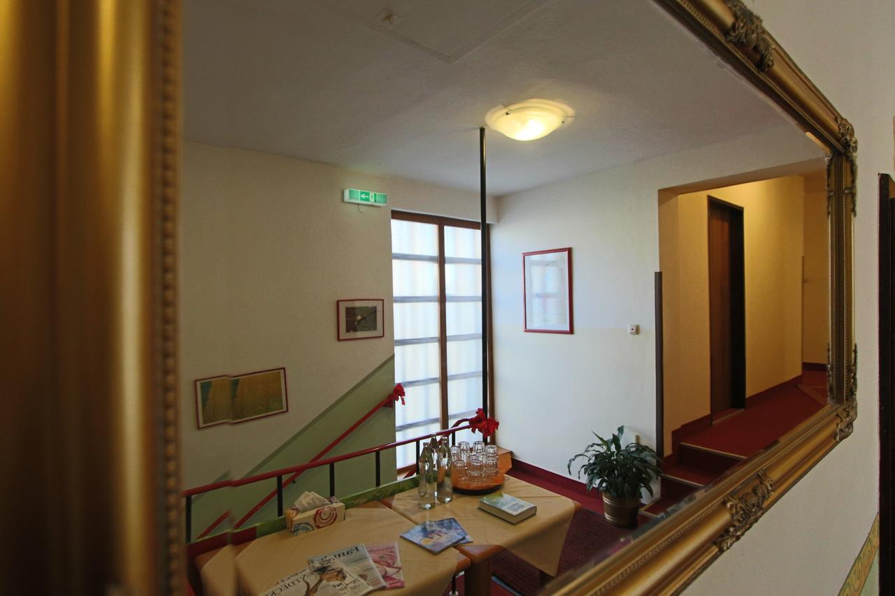 Hotel Pension Leiner Нойзидл ам Зее Екстериор снимка