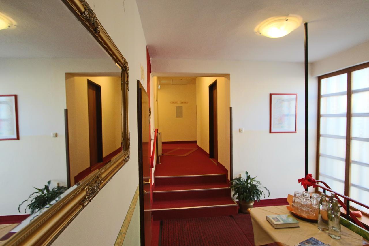 Hotel Pension Leiner Нойзидл ам Зее Екстериор снимка